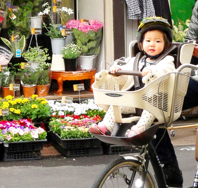 自転車のチャイルドシートの選び方。日除けは使う? 自転車のチャイルドシートの選び方。日除けは使う?